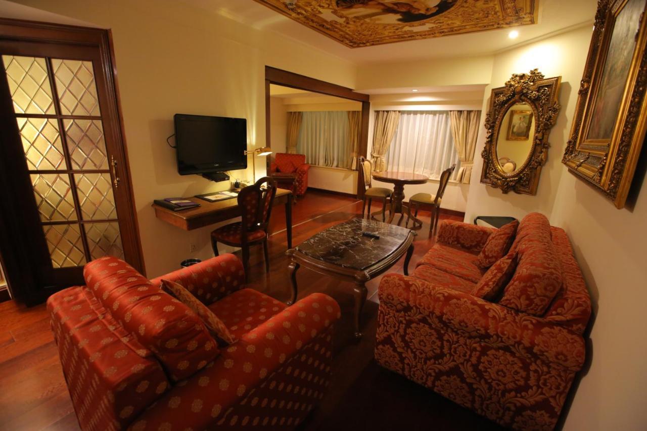 The Royal Plaza 4*