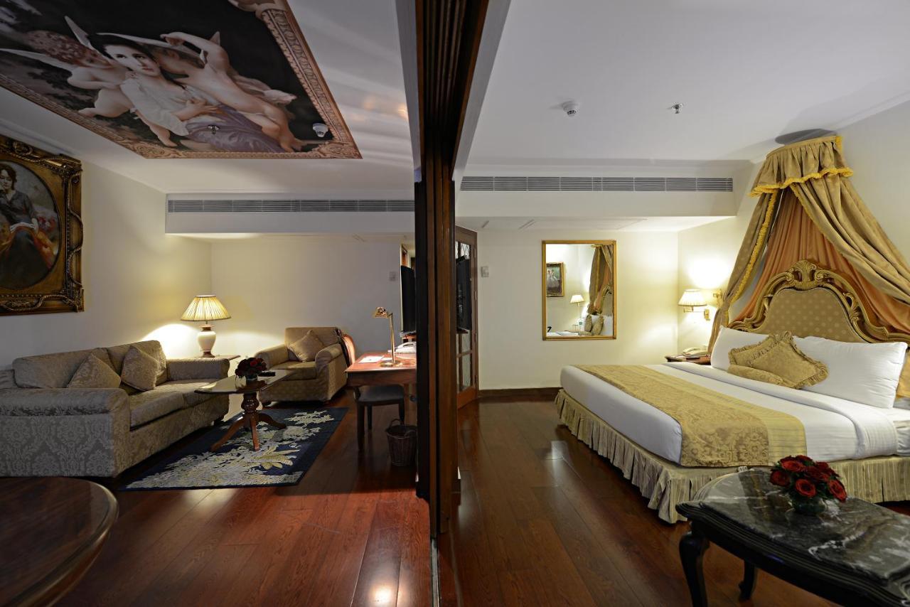 Hotel The Royal Plaza 4*