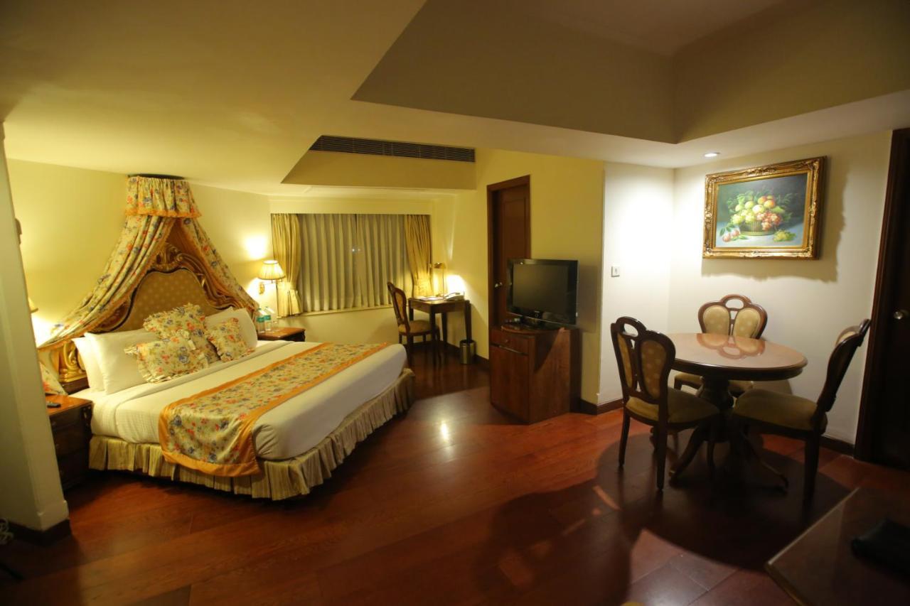 Hotel The Royal Plaza 4*