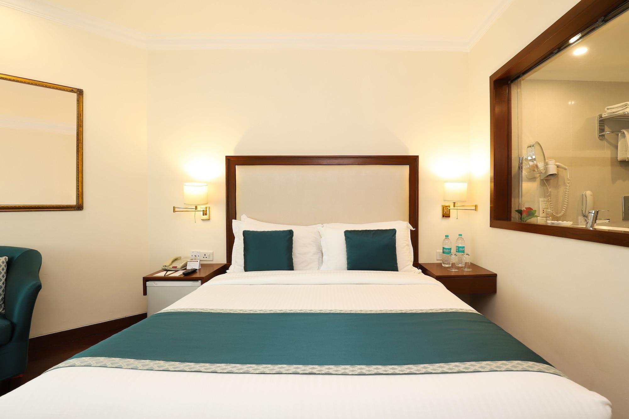 Hotel The Royal Plaza 4*