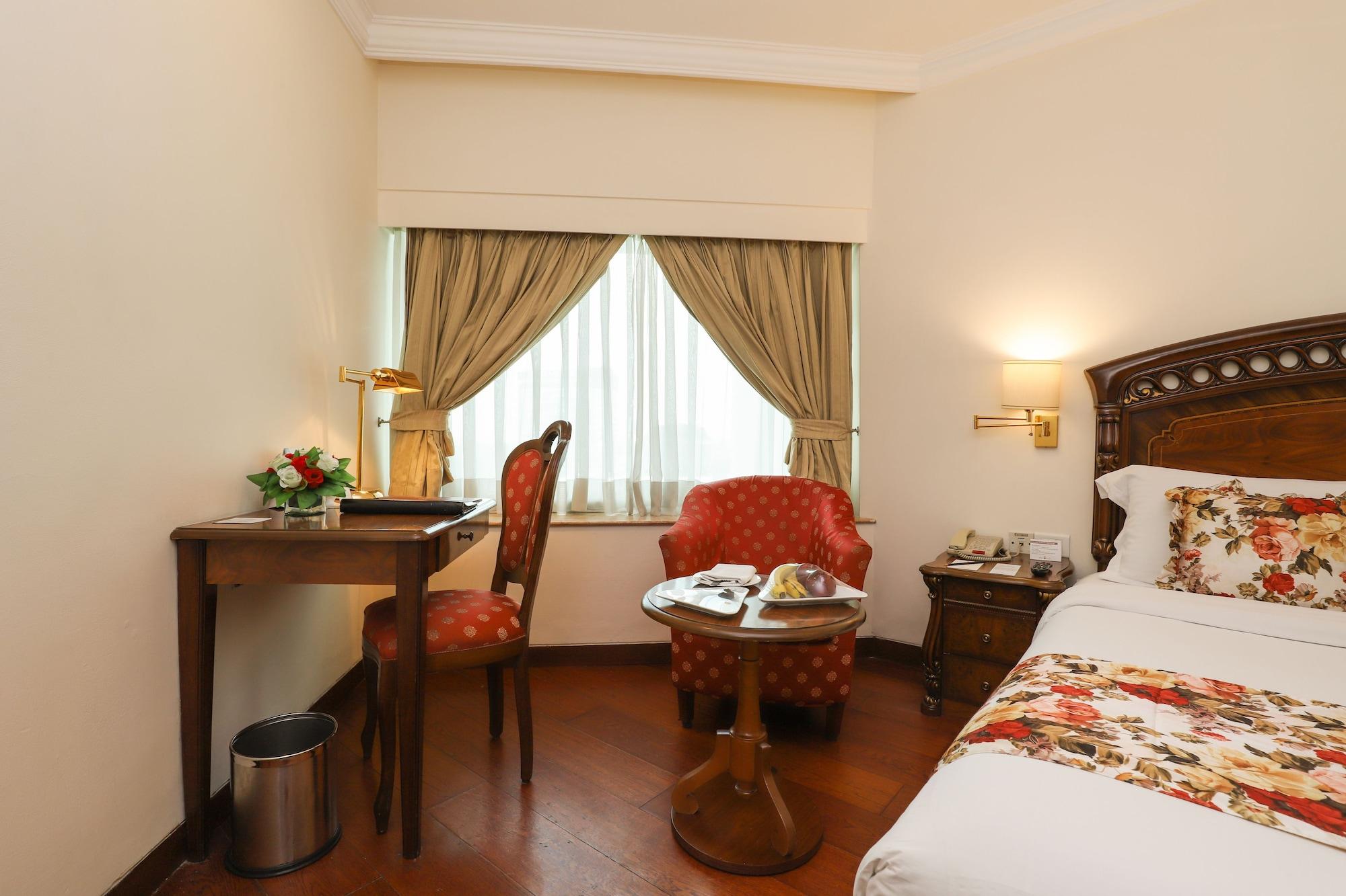 The Royal Plaza 4*