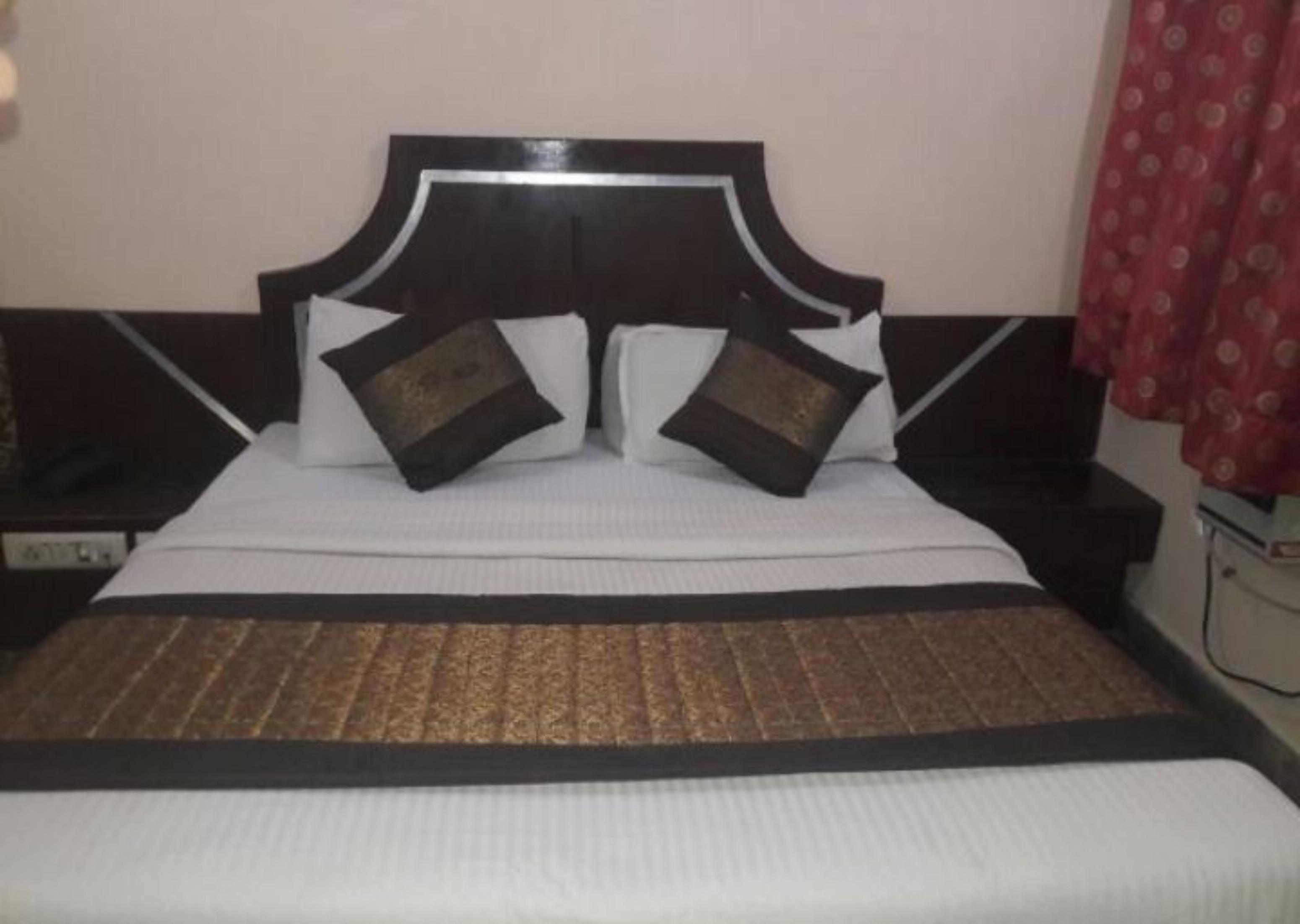 The Royal Plaza Hotel 4*