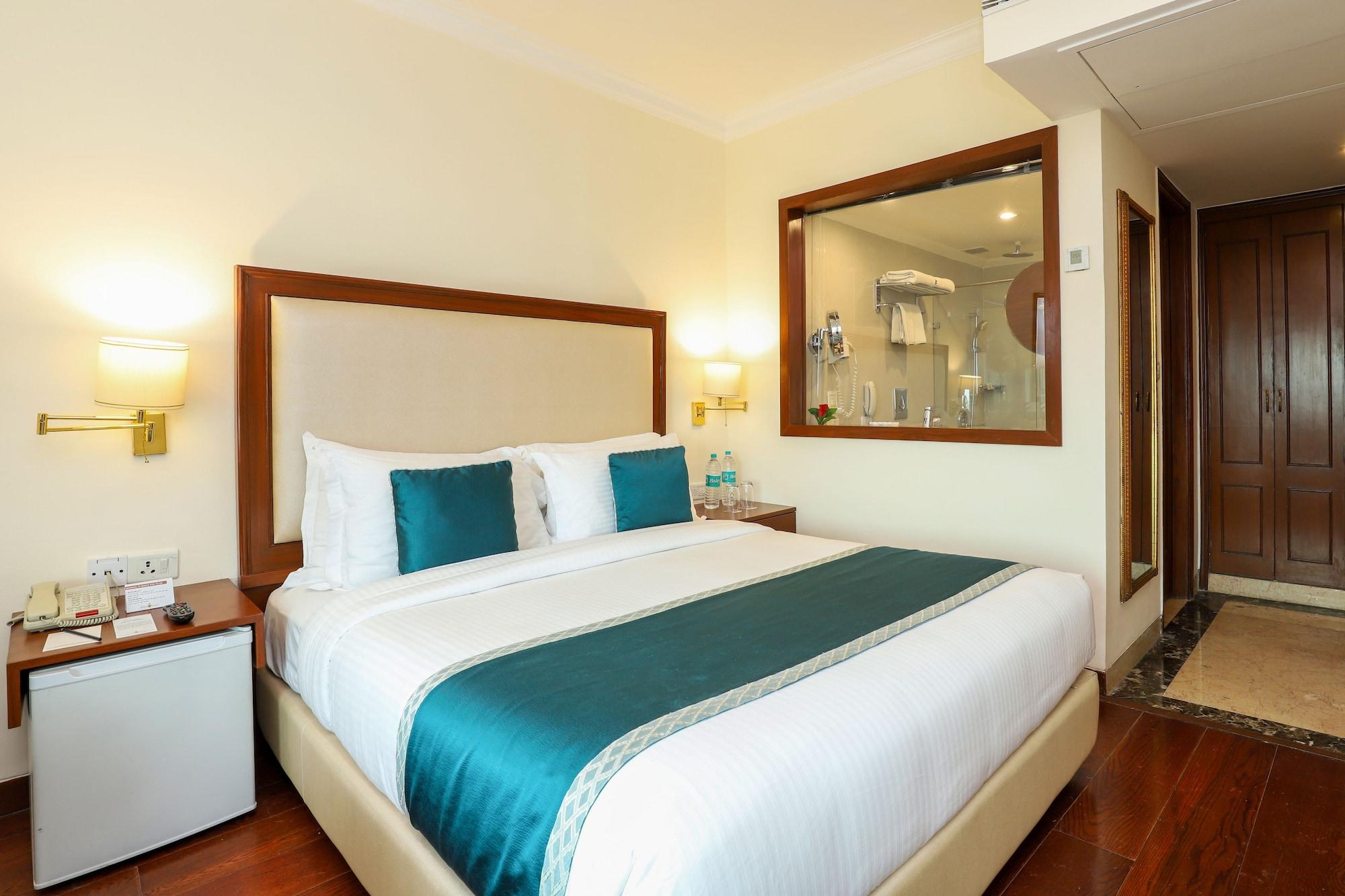 Hotel The Royal Plaza 4*