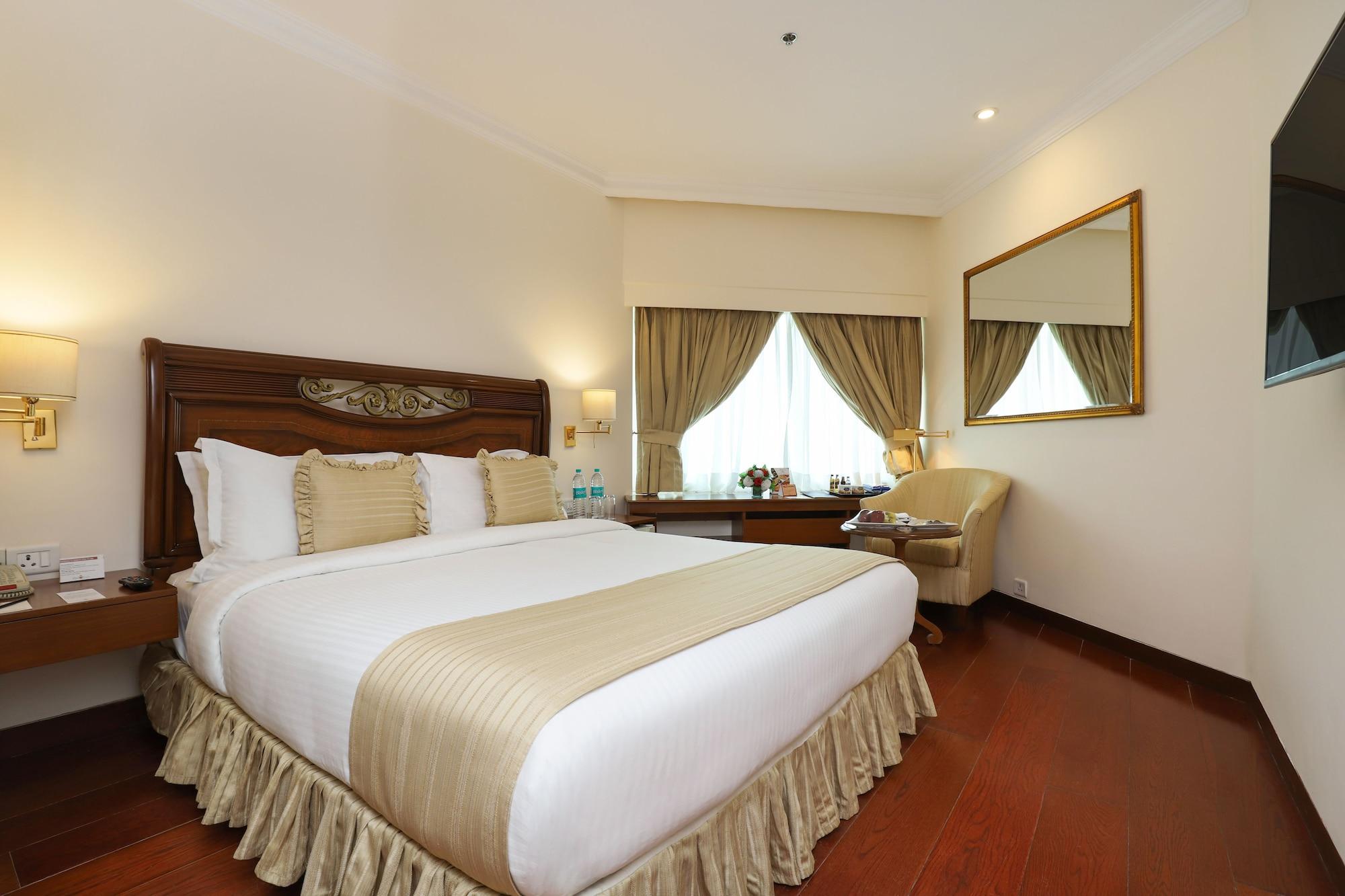 The Royal Plaza Hotel 4*