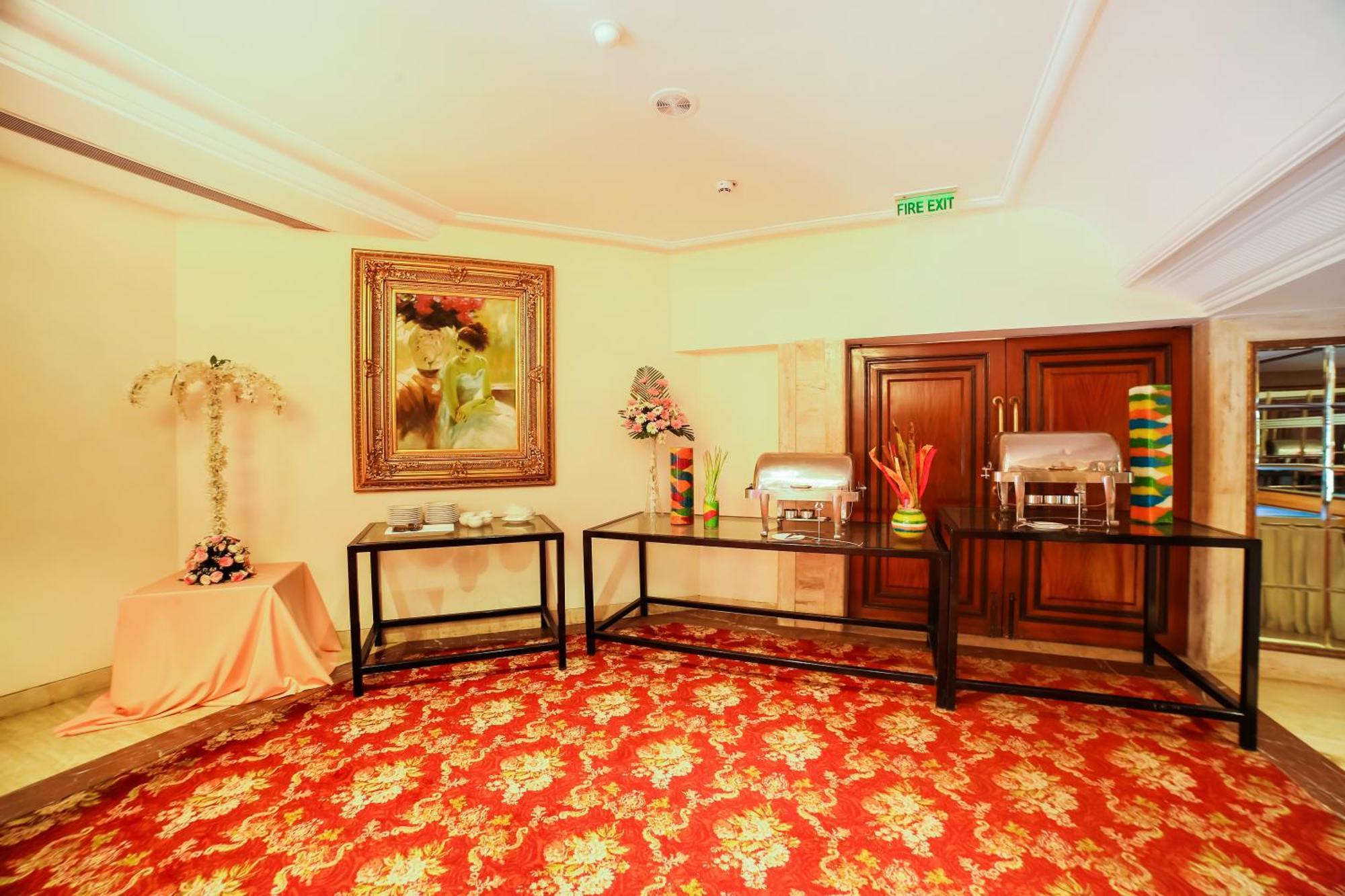 Hotel The Royal Plaza