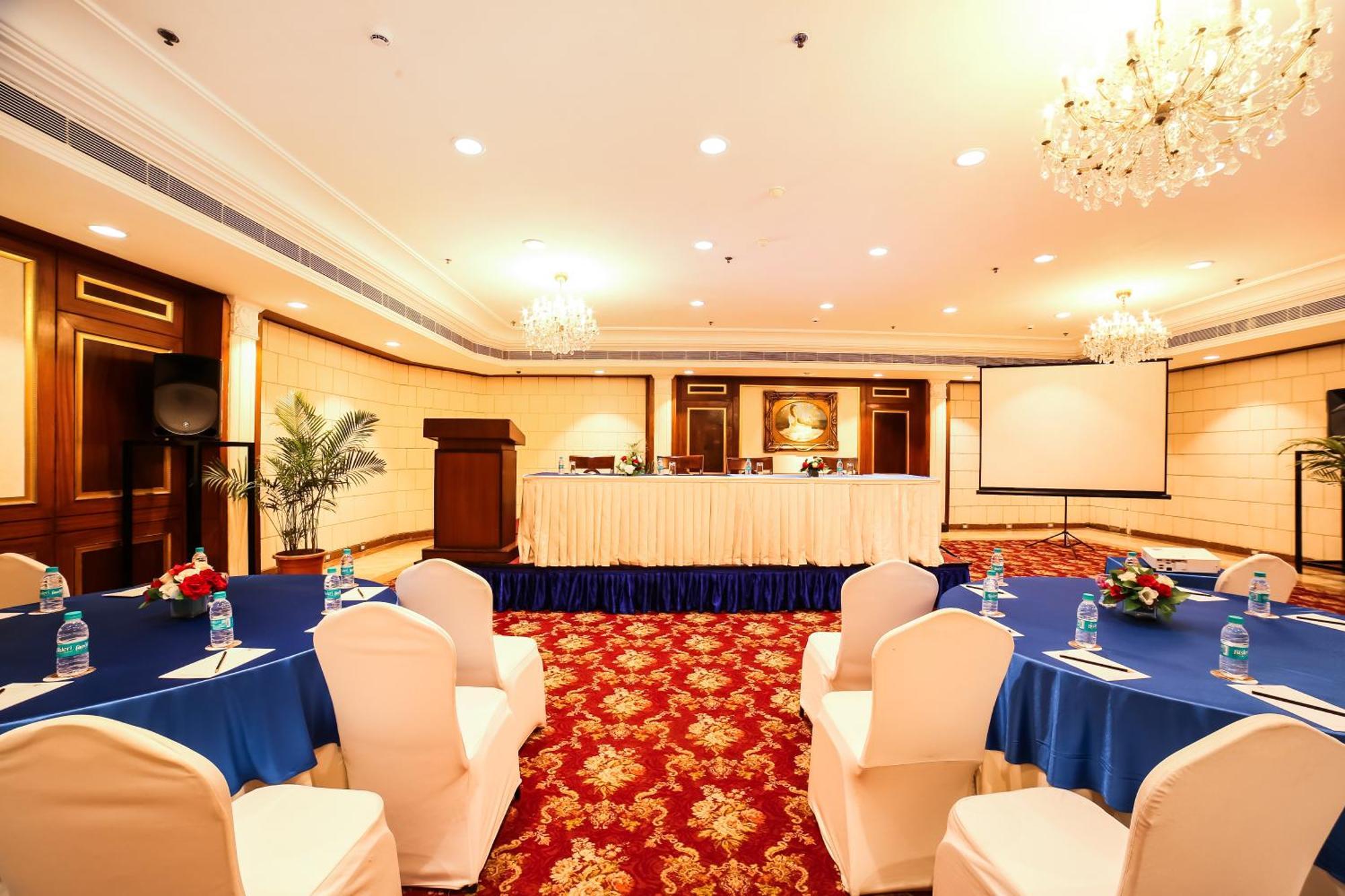 The Royal Plaza Hotel 4*