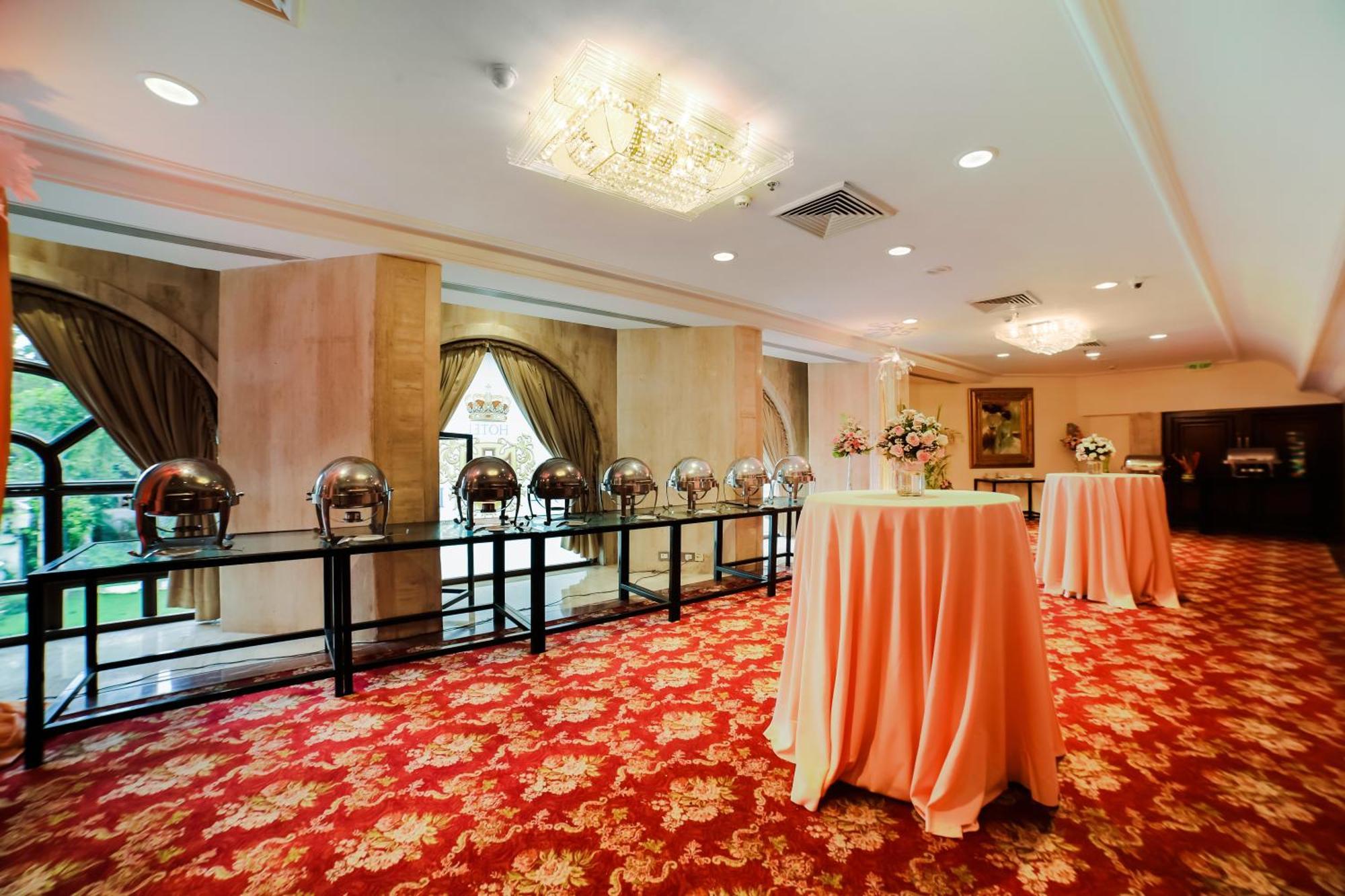 The Royal Plaza 4*