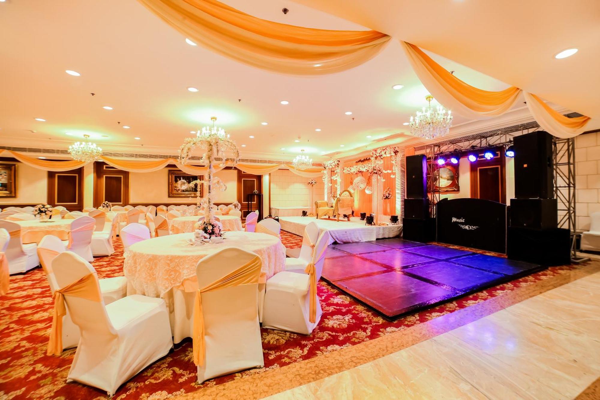 The Royal Plaza Hotel 4*
