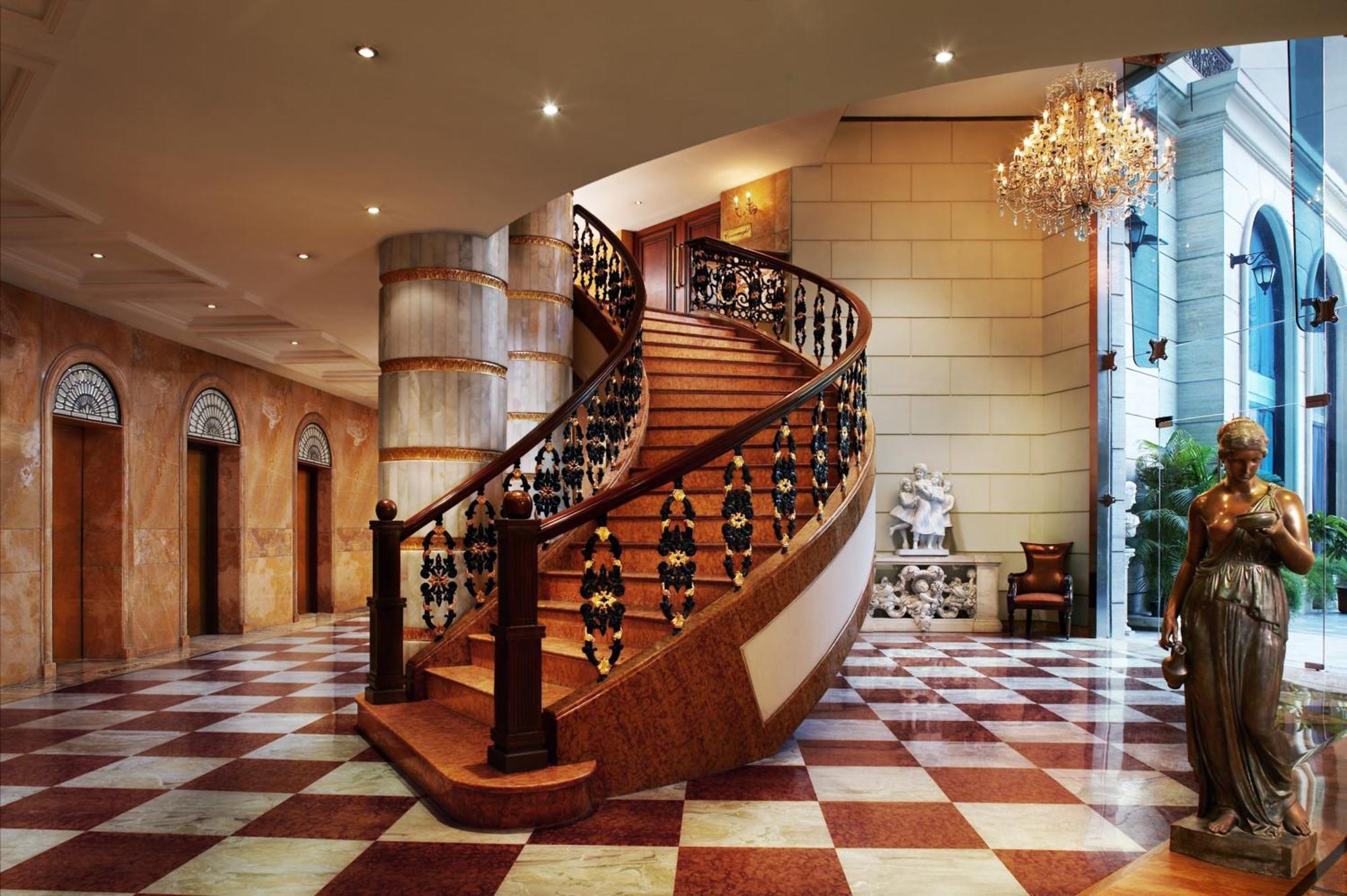 Hotel The Royal Plaza 4*